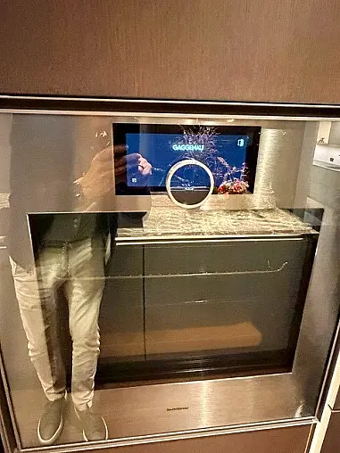 edle Designküche mit Kochinsel