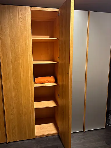 Drehtürenschrank