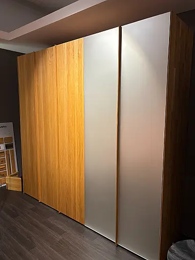 Drehtürenschrank