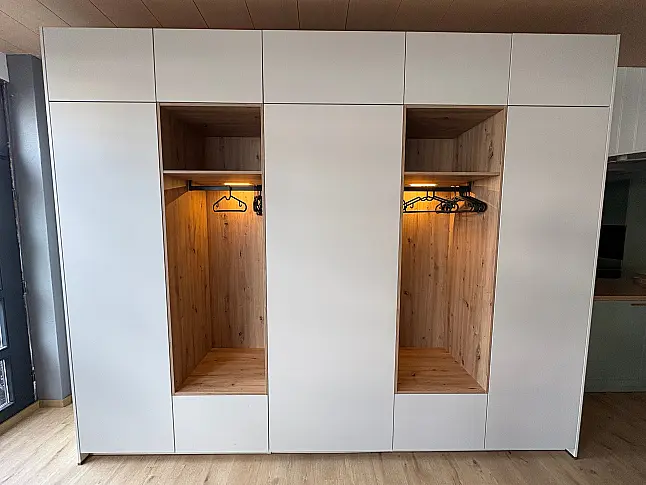 Schüller Garderobe mit Durchgangstür