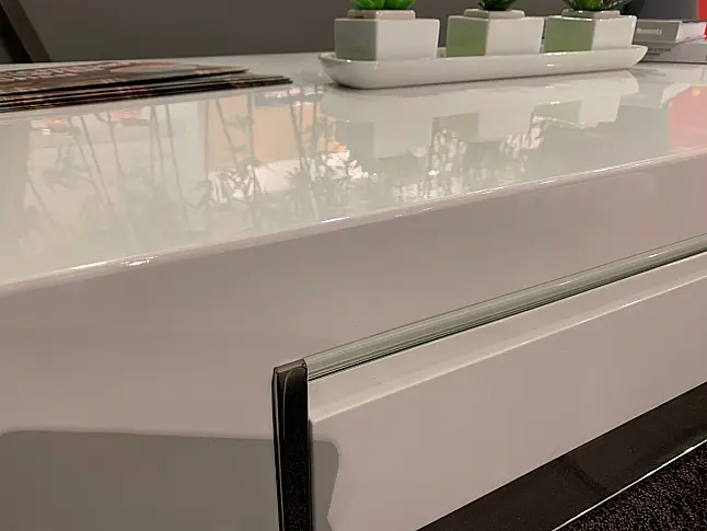 Dezenter weißer Couchtisch Modell CASE  - Preisreduzierung!/H