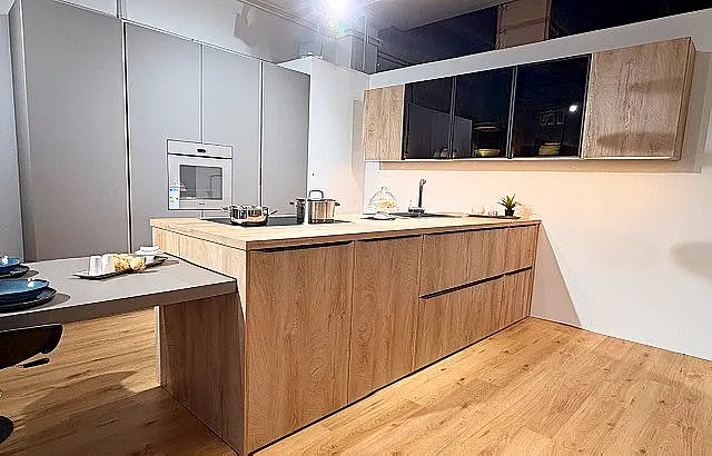Natürlichkeit in ihrer schönsten Form - moderne Küche in Holz und Fango