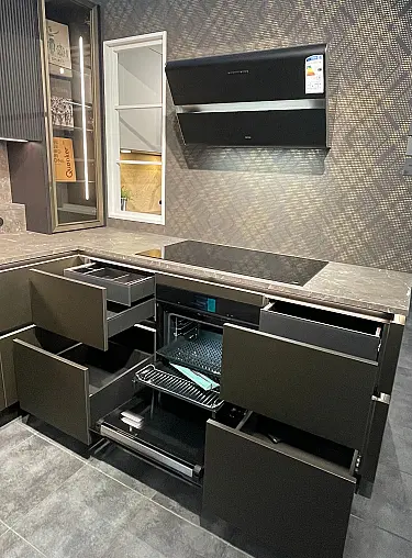 Nolte NEO -  Metallische Eleganz kombiniert mit Echtholz Rillenfront