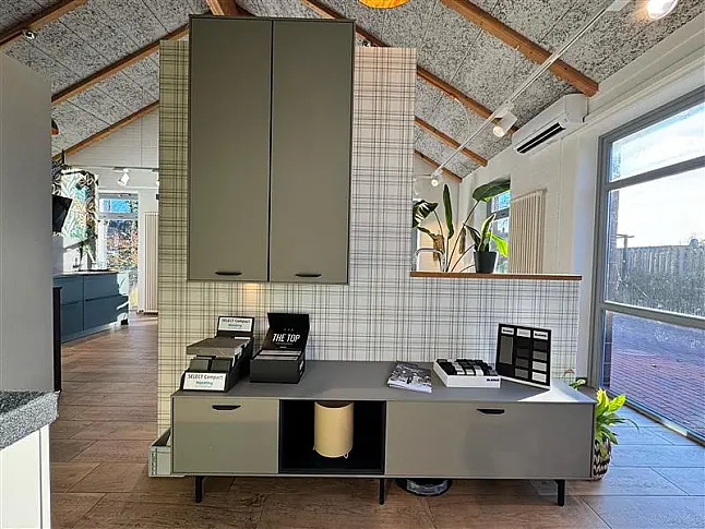 Lowboard mit Wandschrank in Taupgrau