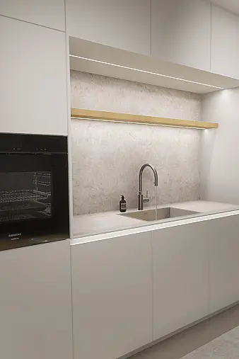 Designküche mit Nische und Insel inkl. Montage*, Furnierte Fronten, Keramik von Neolith, Geräte von Siemens