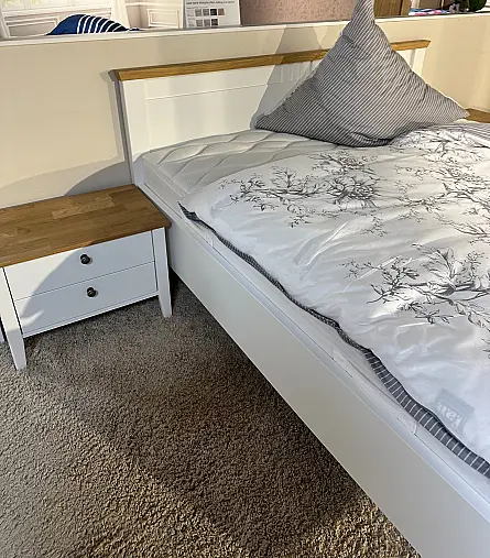 Schlafzimmer in Lack weiß und Akzent Wildeiche