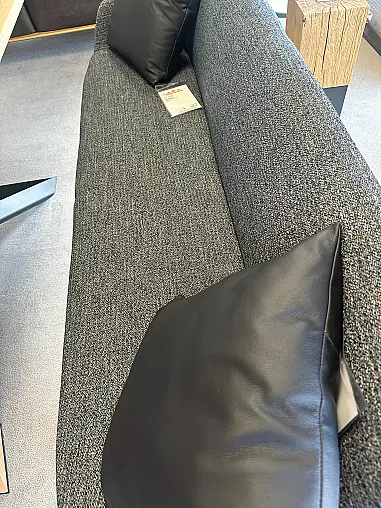 hochwertige Einzelbank in Stoff mit 3 Stühlen in Leder (!! OHNE TISCH !!)