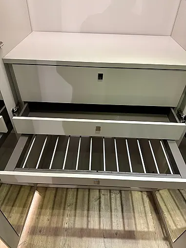 Schlafzimmer-Set in Lack Seidengrau