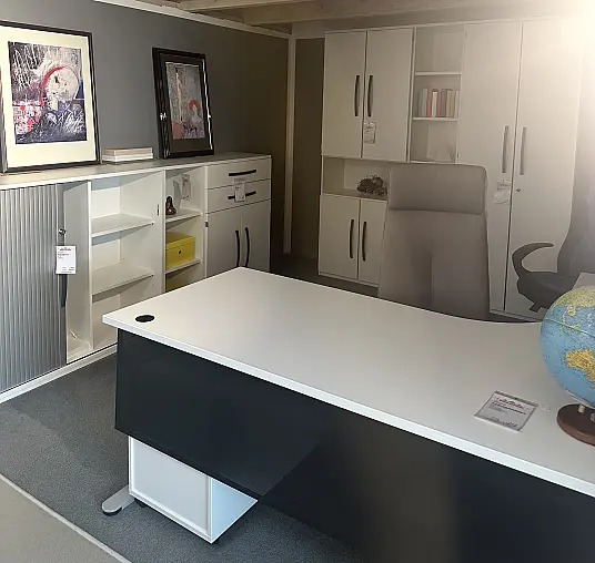Bürokombination in weiß mit Bügelgriff in Anthrazit