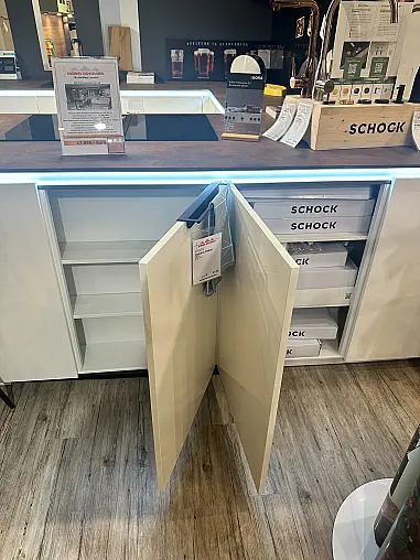 moderne U-Küche in weiß Hochglanz