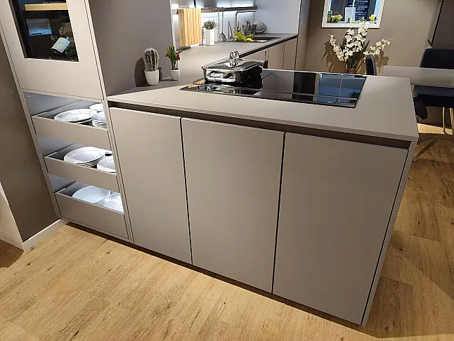 Moderne Grifflose Küche mit matter Front