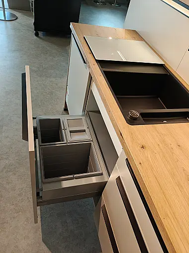 Zeitlose moderne L Küche im Abverkauf