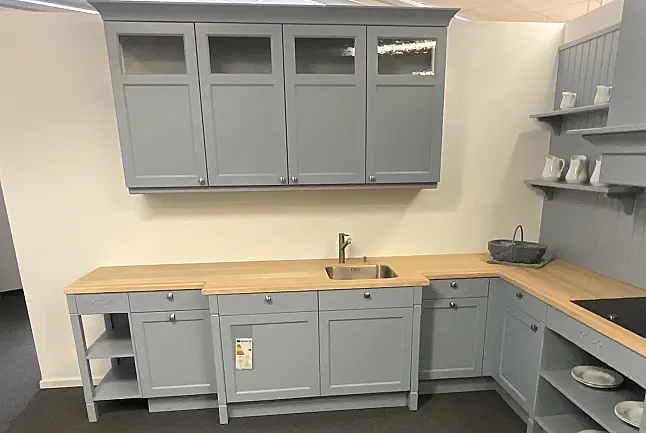 klassische Landhausküche mit Rahmenfront lackiert - Massivholz / Arbeitsplatte 40mm Massivholz