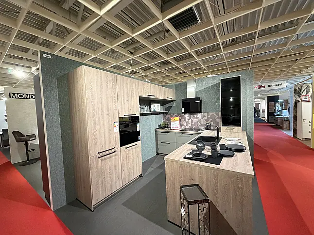 Moderne Nobilia Küche in Eiche Bergamo/Sand