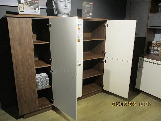 Moderne Winkelküche mit Block