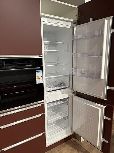 Moderne Nobilia Küche Mondo in Lacklaminat Rostrot seidenmatt