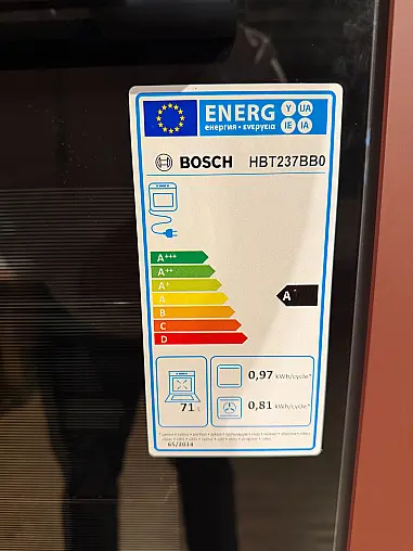 Moderne Nobilia Küche Mondo in Lacklaminat Rostrot seidenmatt