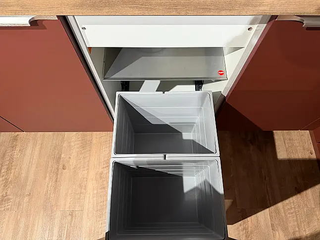 Moderne Nobilia Küche Mondo in Lacklaminat Rostrot seidenmatt
