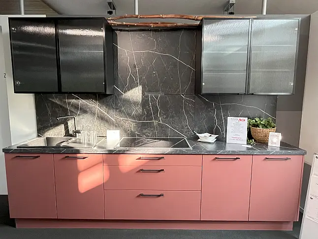 Zwei Küchenzeilen SCALA Amarant HK1254