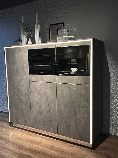 Perfekt beleuchtete Küchen Art Küche in matt Lack GRIFFLOS