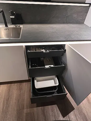Perfekt beleuchtete Küchen Art Küche in matt Lack GRIFFLOS