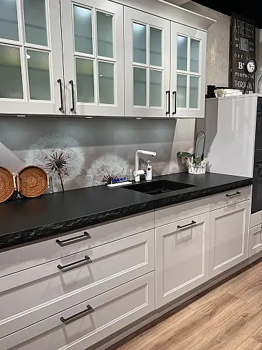 Landhaus-Küche "Malaga Satin" - Naturstein &amp; Premium-Technik