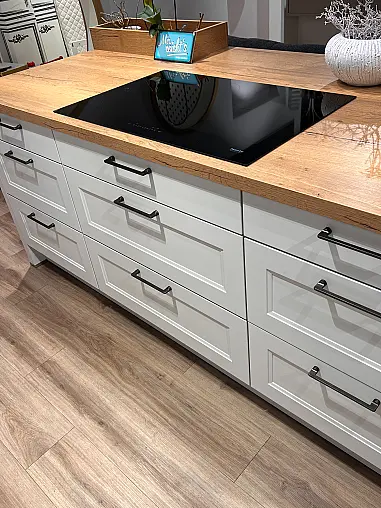 Landhaus-Küche "Malaga Satin" - Naturstein &amp; Premium-Technik