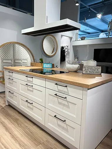 Landhaus-Küche "Malaga Satin" - Naturstein &amp; Premium-Technik