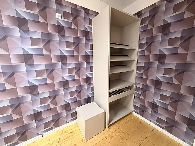 Schuhschrank mit ausfahrbaren Hosenbügeln