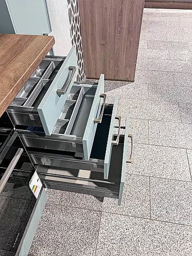 Die dezente Küche, hier verschwindet der Wasserhahn