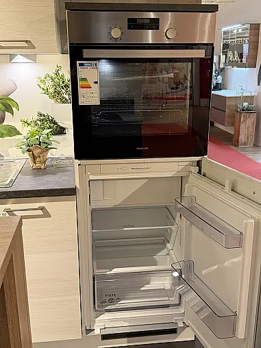 Moderne Express Küche in Eiche Weiß mit Arbeitsplatte in Lava Grau