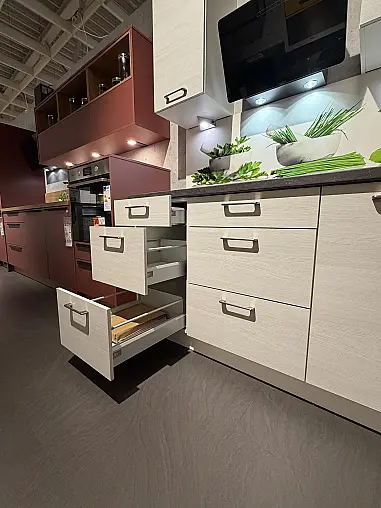 Moderne Express Küche in Eiche Weiß mit Arbeitsplatte in Lava Grau