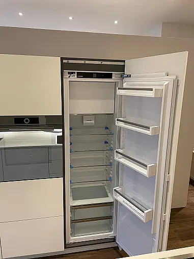 Design-Inselküche in Schreinerqualität mit toller Ausstattung! Top-Geräte von Gaggenau, V-Zug &amp; Liebherr|Eiche|Push-to-Open!