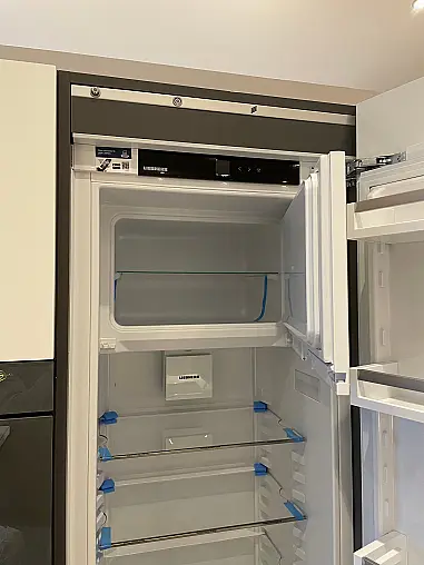 Design-Inselküche in Schreinerqualität mit toller Ausstattung! Top-Geräte von Gaggenau, V-Zug &amp; Liebherr|Eiche|Push-to-Open!