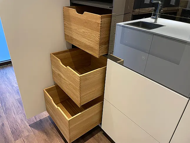 Design-Inselküche in Schreinerqualität mit toller Ausstattung! Top-Geräte von Gaggenau, V-Zug &amp; Liebherr|Eiche|Push-to-Open!