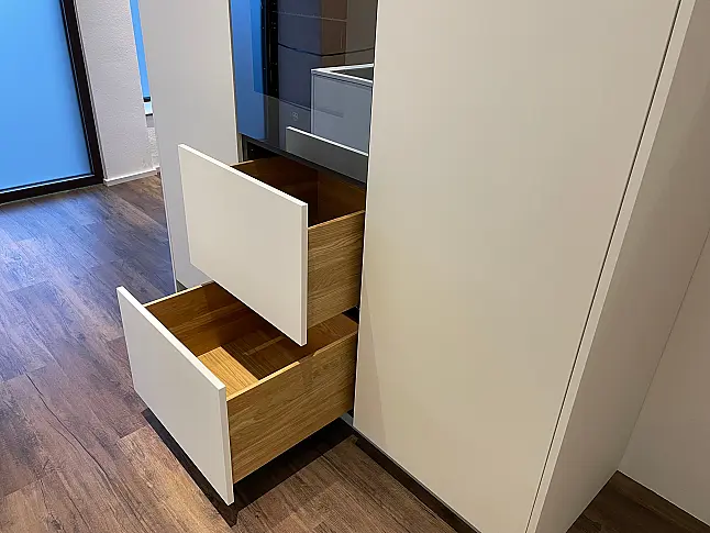 Design-Inselküche in Schreinerqualität mit toller Ausstattung! Top-Geräte von Gaggenau, V-Zug &amp; Liebherr|Eiche|Push-to-Open!