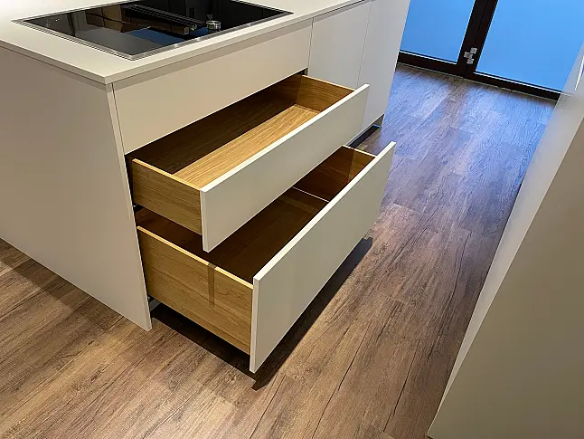 Design-Inselküche in Schreinerqualität mit toller Ausstattung! Top-Geräte von Gaggenau, V-Zug &amp; Liebherr|Eiche|Push-to-Open!