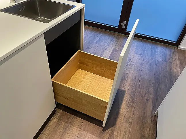 Design-Inselküche in Schreinerqualität mit toller Ausstattung! Top-Geräte von Gaggenau, V-Zug &amp; Liebherr|Eiche|Push-to-Open!
