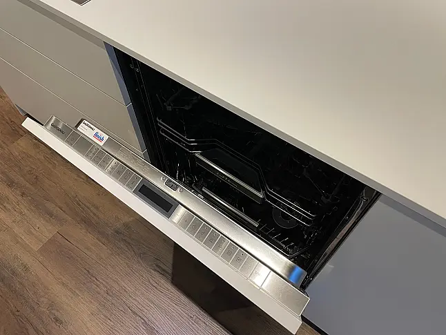 Design-Inselküche in Schreinerqualität mit toller Ausstattung! Top-Geräte von Gaggenau, V-Zug &amp; Liebherr|Eiche|Push-to-Open!
