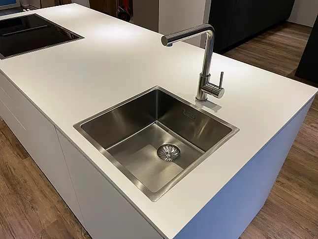 Design-Inselküche in Schreinerqualität mit toller Ausstattung! Top-Geräte von Gaggenau, V-Zug &amp; Liebherr|Eiche|Push-to-Open!