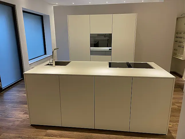 Design-Inselküche in Schreinerqualität mit toller Ausstattung! Top-Geräte von Gaggenau, V-Zug &amp; Liebherr|Eiche|Push-to-Open!