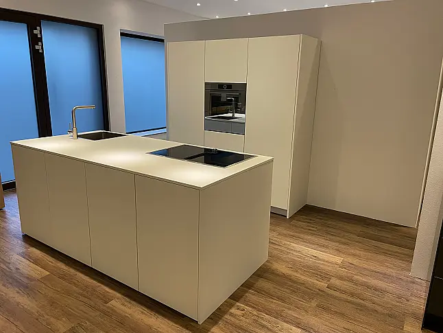 Design-Inselküche in Schreinerqualität mit toller Ausstattung! Top-Geräte von Gaggenau, V-Zug &amp; Liebherr|Eiche|Push-to-Open!