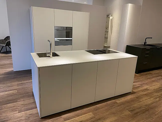 Design-Inselküche in Schreinerqualität mit toller Ausstattung! Top-Geräte von Gaggenau, V-Zug &amp; Liebherr|Eiche|Push-to-Open!