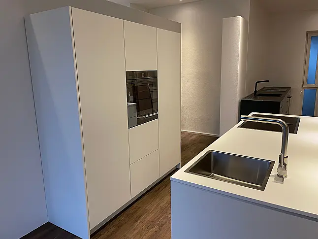 Design-Inselküche in Schreinerqualität mit toller Ausstattung! Top-Geräte von Gaggenau, V-Zug &amp; Liebherr|Eiche|Push-to-Open!