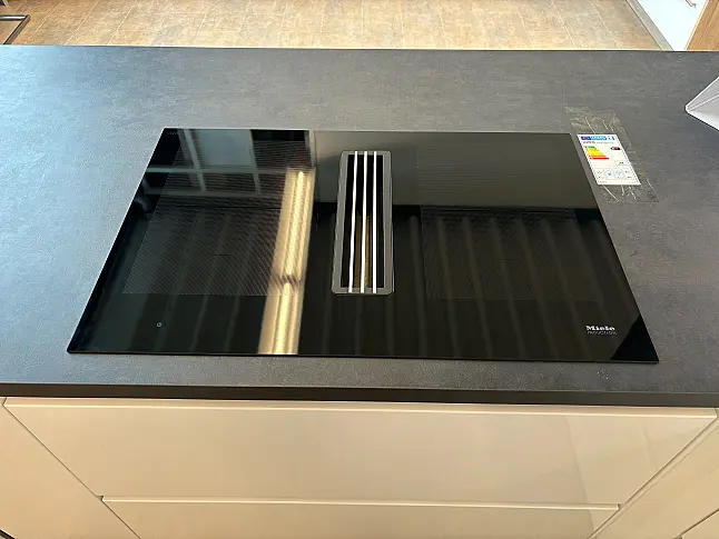 Miele KMDA 7634 FL Induktionskochfeld mit integriertem Wrasenabzug mit zwei PowerFlex-Kochbereichen und flächenbündigem Dunstabzug