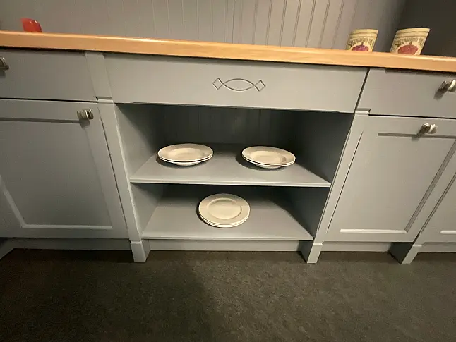 klassische Landhausküche mit Rahmenfront lackiert - Massivholz / Arbeitsplatte 40mm Massivholz