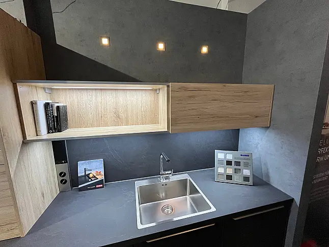 Exklusive Ausstellungsküche - Insel - X-tra Arbeitsplatten - Siemens StudioLine-Geräte