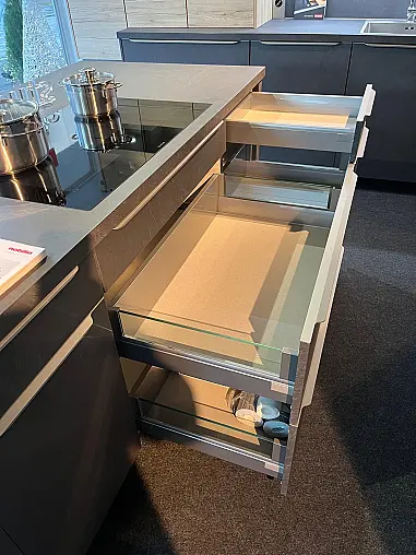 Exklusive Ausstellungsküche - Insel - X-tra Arbeitsplatten - Siemens StudioLine-Geräte