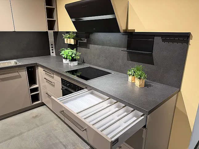 CBK81 Greige seidenmatt