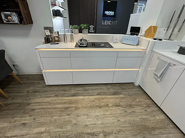 Hochwertige Nolte Musterküche Lack Arctisweiß - Bosch Accentline Geräte